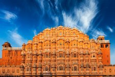 hawa-mahal-palace-of-the-winds-jaipur-rajasthan-H7PVW5Y.jpg